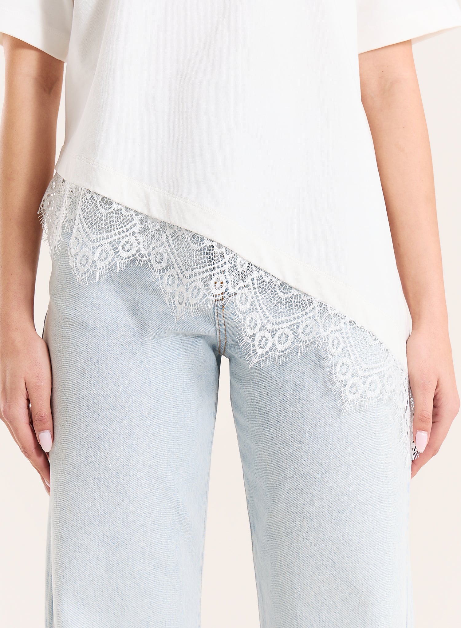 White Asymmetric Lace Hem T-Shirt